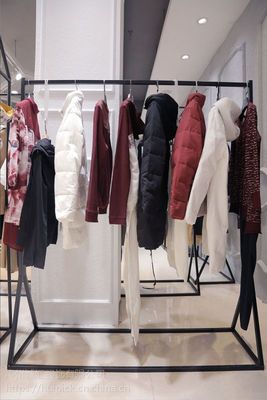 卡嘉茜外贸女装尾货清仓女装 折扣品牌服饰加盟尾货银色婚纱礼服